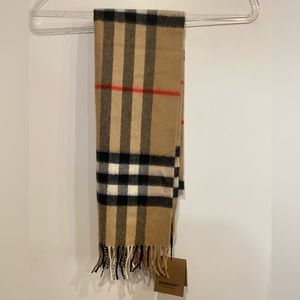 ⭐️ NWT!! Burberry Classic Check Unisex Scarf